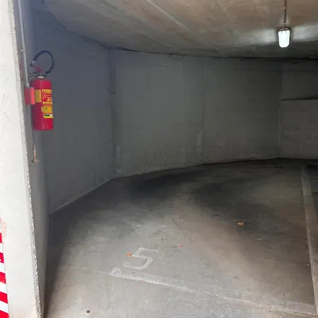 Pictadomus-magenta - Fermata Metroa A 300 Mt Ρώμη